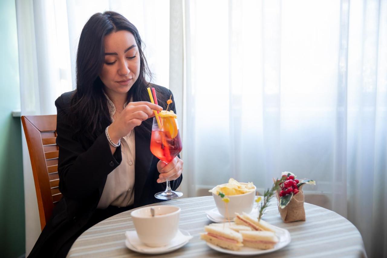 Hotel Vittoria Sondrio Ngoại thất bức ảnh