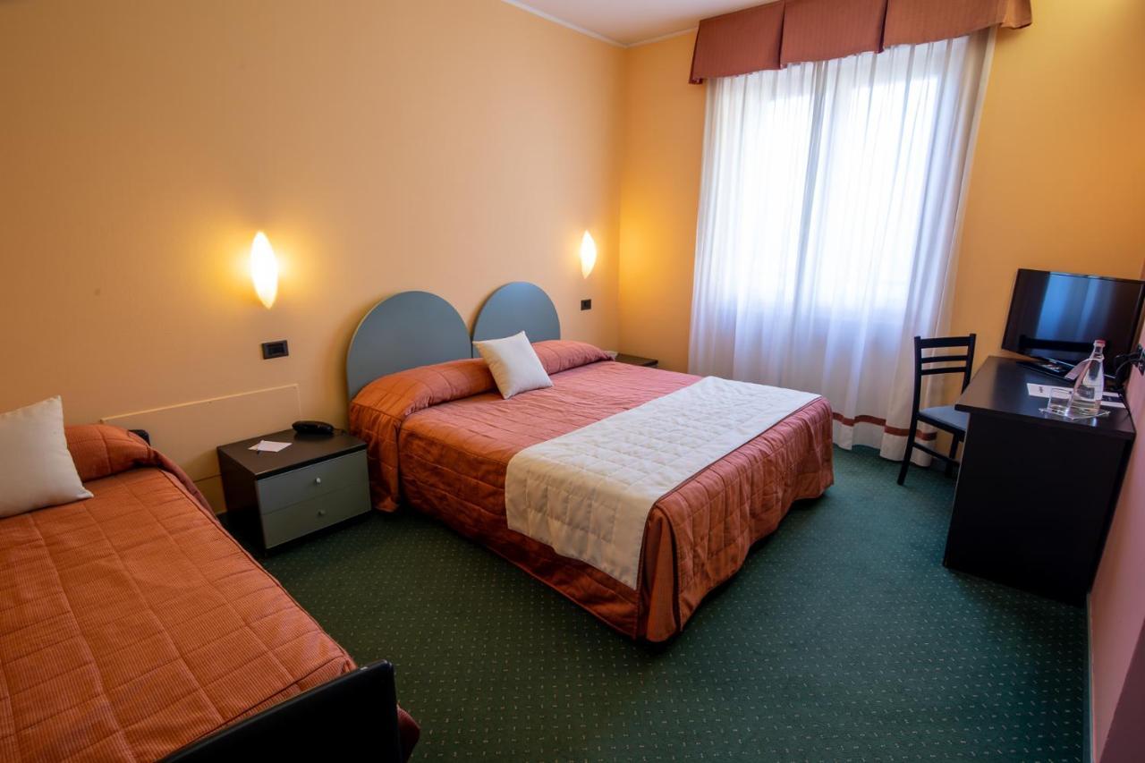 Hotel Vittoria Sondrio Ngoại thất bức ảnh