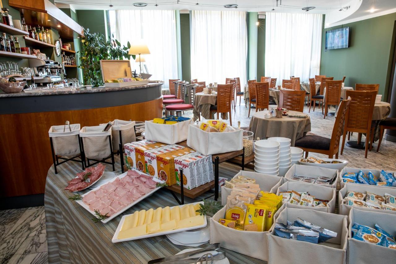Hotel Vittoria Sondrio Ngoại thất bức ảnh